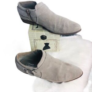 Fergie Elise ankle booties‎